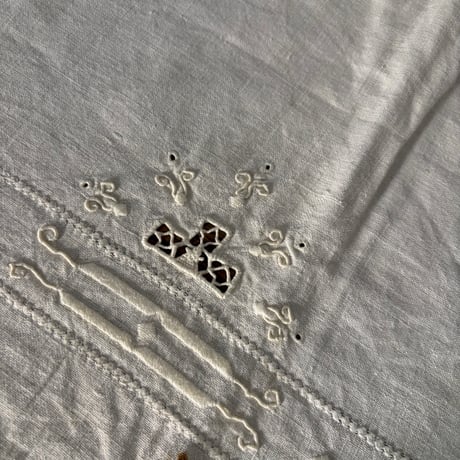 1900年　ナップ　祭壇テーブル　幾何学刺繍　アジュレ