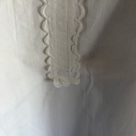 1900年　ローブ・ド・シャンブル　コットン100%  スカラップ　ハーフ・スリーブ