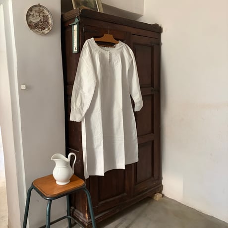 1900年　ローブ・ド・シャンブル　マンシェ・ロング　コットン100%  スカロップと刺繍