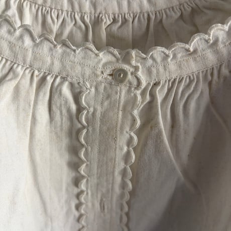 1900年　ローブ・ド・シャンブル　コットン100%  スカラップ　ハーフ・スリーブ