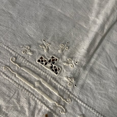 1900年　ナップ　祭壇テーブル　幾何学刺繍　アジュレ