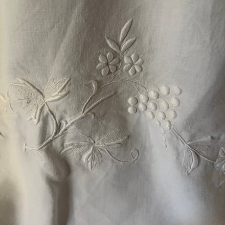 1900年　ドラ　メティス　イニシャルRP 　ぶどうモチーフ　刺繍とハシゴ・ステッチ