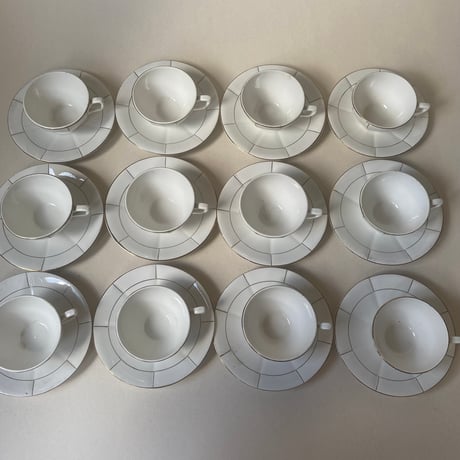 1920年代　サルグミンヌ　サーヴィス・ド・テ　白い陶器とゴールドのライン　15点セット