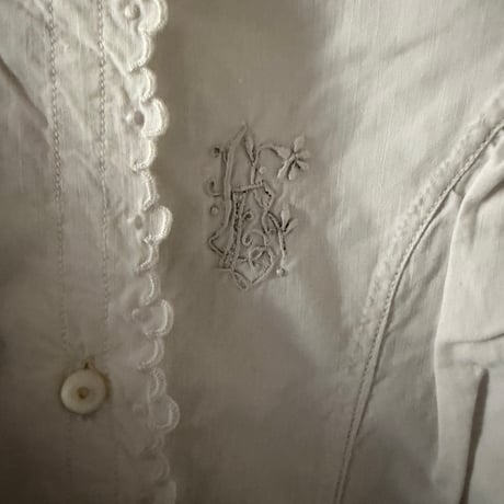 1900年　ローブ・ド・シャンブル　マンシェ・ロング　コットン100%  スカロップと刺繍