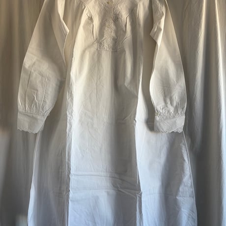 1900年　ローブ・ド・シャンブル　マンシェ・ロング　コットン100%  スカロップと刺繍