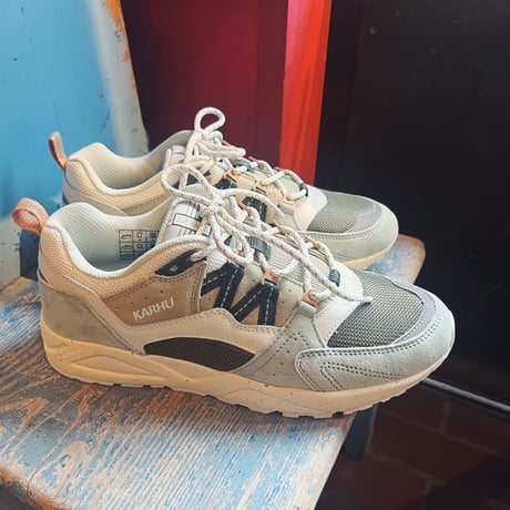 KARHU カルフ  FUSION2.0   スニーカー
