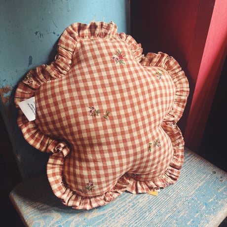 EMILE ET IDA エミールエイダ   フラワー型刺繍ミニクッション