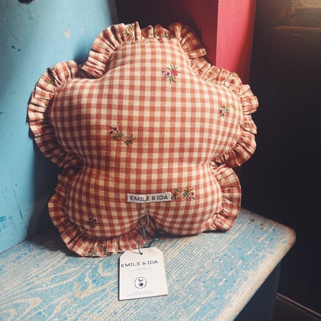 EMILE ET IDA エミールエイダ   フラワー型刺繍ミニクッション