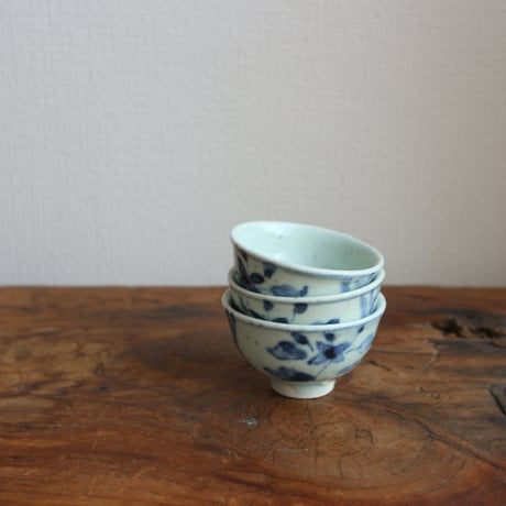 染付碗なり茶杯 /  吉田崇昭