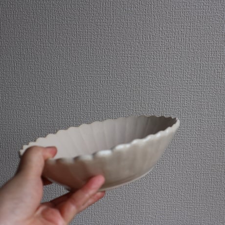 楕円輪花鉢 / 菅沼淳一