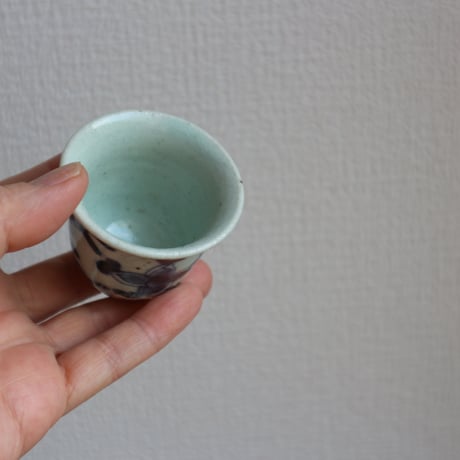 染付端反茶杯 /  吉田崇昭