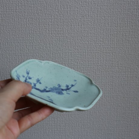染付隅入菱形皿 /  吉田崇昭