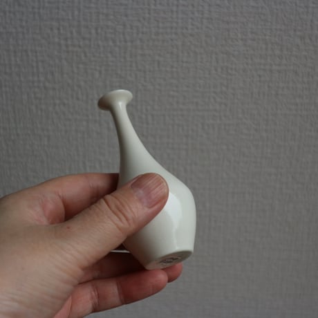 小さい花器（淡黄錫白）/ 菅沼淳一