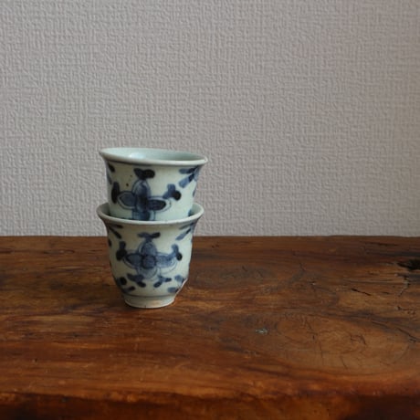 染付端反茶杯 /  吉田崇昭
