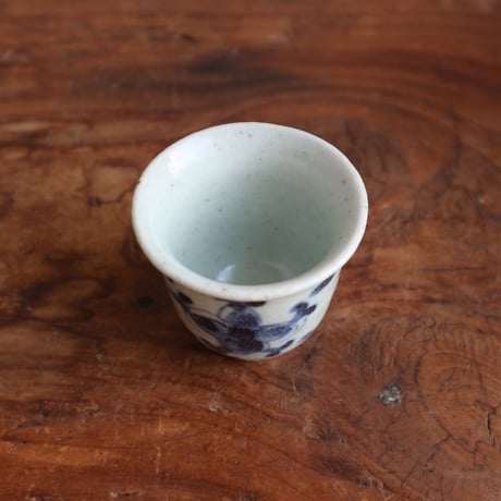 染付端反茶杯 /  吉田崇昭