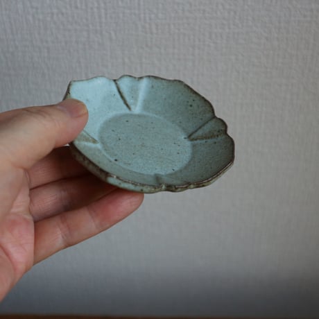 唐津土唐花型茶托 /  吉田崇昭