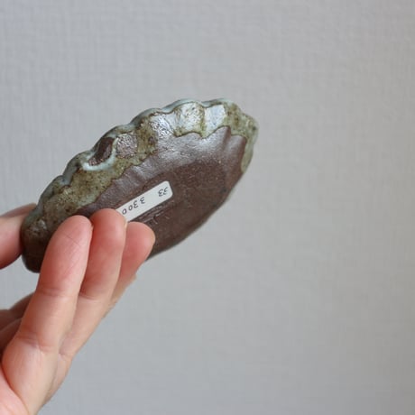 唐津土楕円菊型茶托 /  吉田崇昭