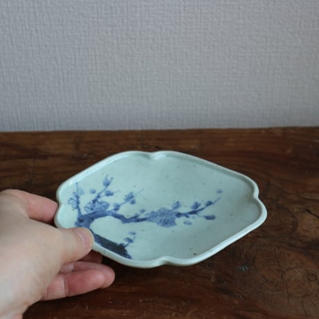 染付隅入菱形皿 /  吉田崇昭