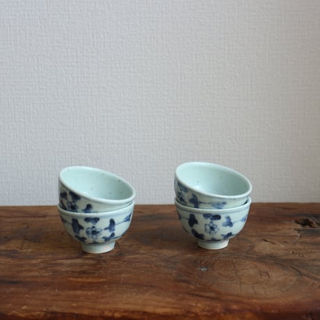 染付碗なり花文茶杯 /  吉田崇昭