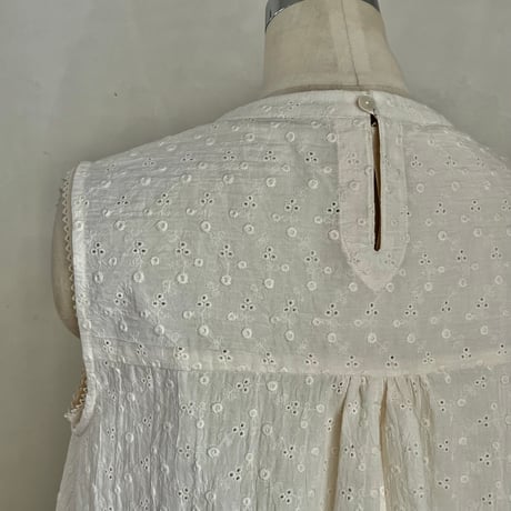 フォルストップ　コットンローン　ワッシャー玉刺繍　キナリ　01-26313-0395