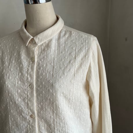 レモングラスシャツ(長袖)　コットンローンリングレ刺繍　キナリ　01-26412-0395