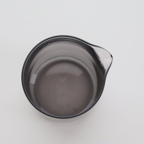 鷲塚貴紀  katakuchi  shikaku（チャコール）