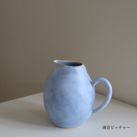 藤本羊子　ピッチャー／花器（白〜薄青）