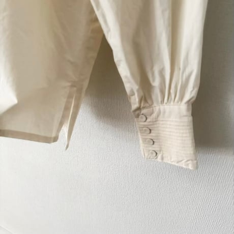 qiri  trapunto quilt collar blouse・white