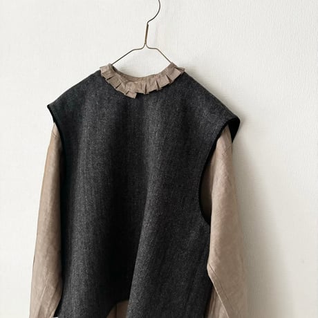 atelier naruse  british wool tweed back-buttoned rib vest