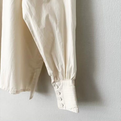qiri  trapunto quilt collar blouse・white