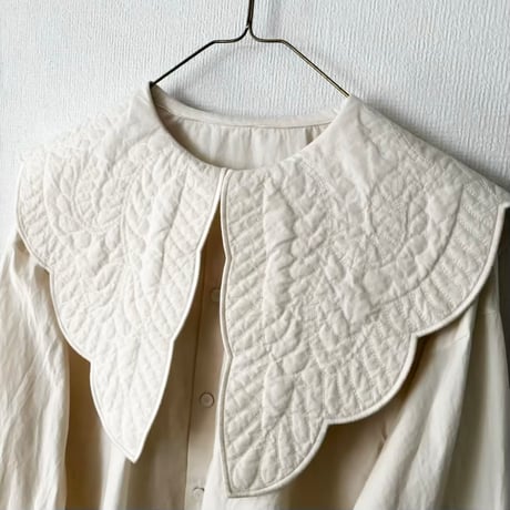 qiri  trapunto quilt collar blouse・white