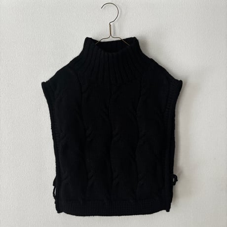 HAU hand knit demi-vest "nepal"