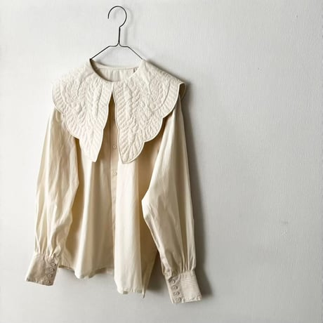 qiri  trapunto quilt collar blouse・white