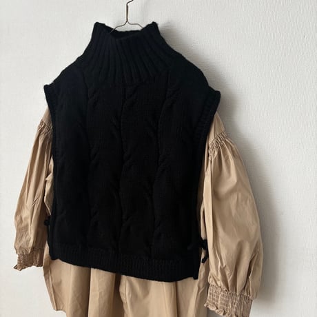 HAU hand knit demi-vest "nepal"
