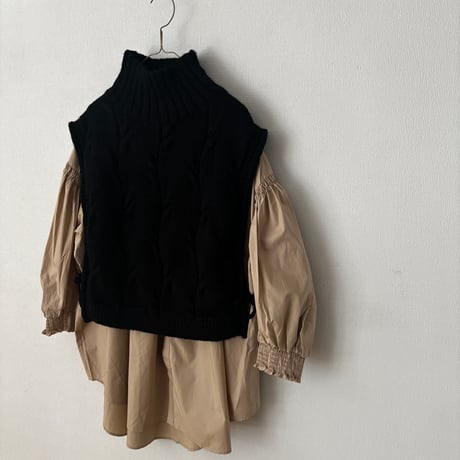 HAU hand knit demi-vest "nepal"