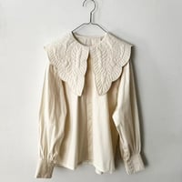 qiri  trapunto quilt collar blouse・white