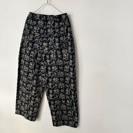 qiri  Arcadia embroidery denim pants ・navy×beige