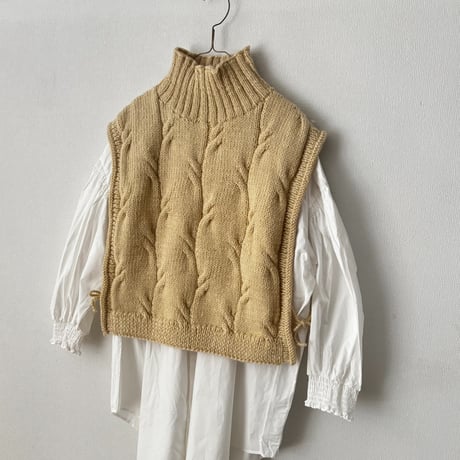 HAU hand knit demi-vest "nepal"