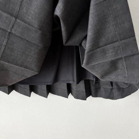 HAU  pleated skirt"Lecee"