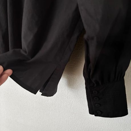 qiri  trapunto quilt collar blouse・black