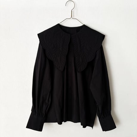 qiri  trapunto quilt collar blouse・black