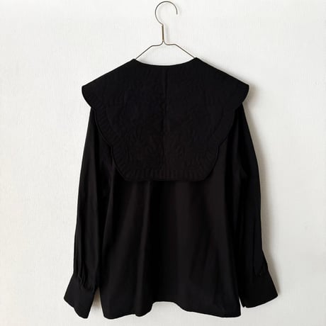 qiri  trapunto quilt collar blouse・black