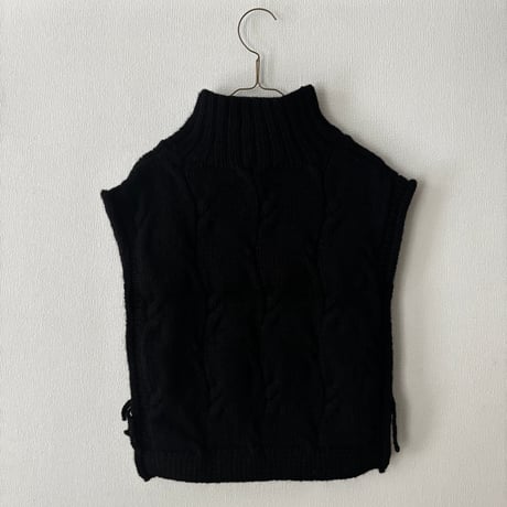 HAU hand knit demi-vest "nepal"