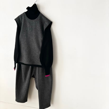 atelier naruse  british wool tweed back-buttoned rib vest