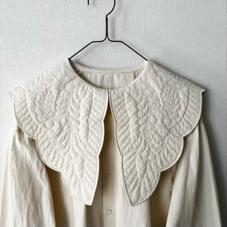 qiri  trapunto quilt collar blouse・white