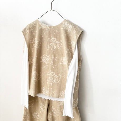 qiri  antique mall yarn  jacquard vest・beige