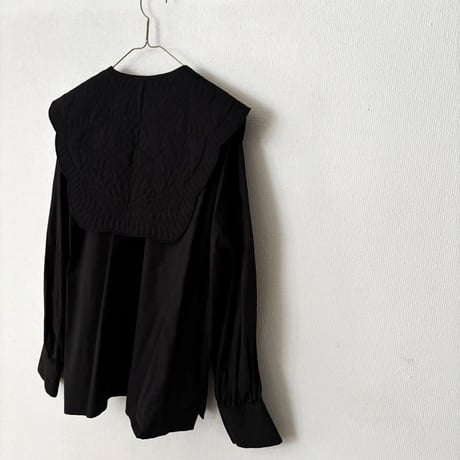 qiri  trapunto quilt collar blouse・black