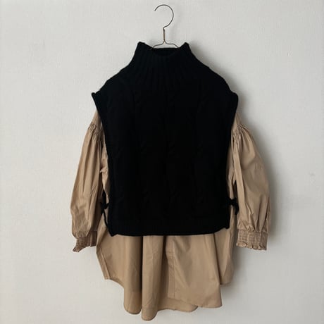HAU hand knit demi-vest "nepal"