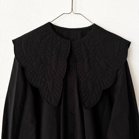 qiri  trapunto quilt collar blouse・black