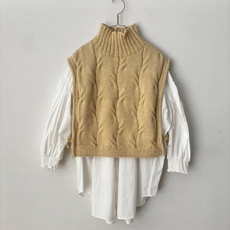 HAU hand knit demi-vest "nepal"
